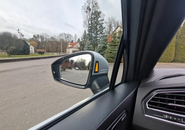 Volkswagen Tiguan cena 95500 przebieg: 177000, rok produkcji 2018 z Tczew małe 436